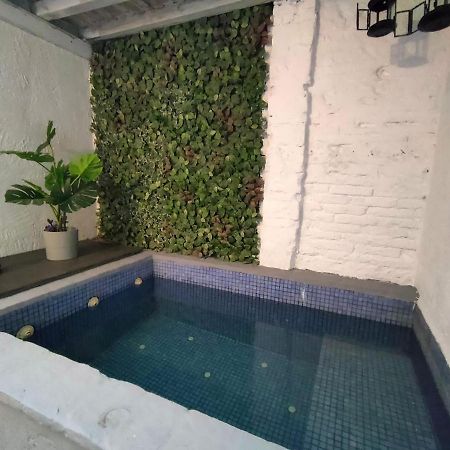 Pequeno Alojamiento Con Mini Piscina - No Climatizada Валенсия Екстериор снимка