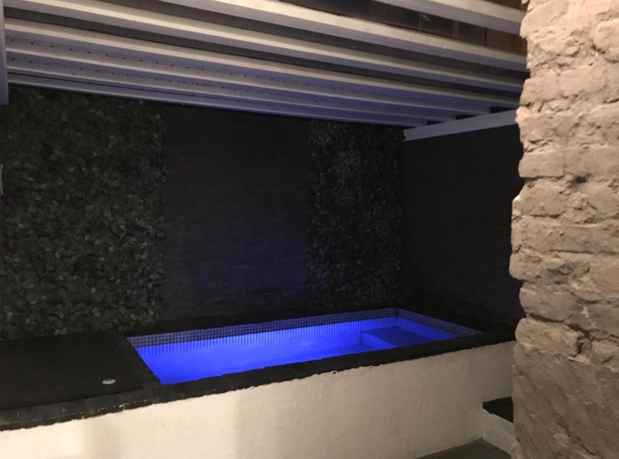 Pequeno Alojamiento Con Mini Piscina - No Climatizada Валенсия Екстериор снимка