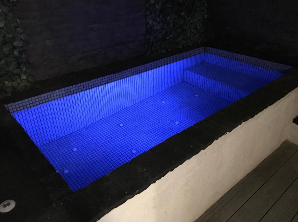 Pequeno Alojamiento Con Mini Piscina - No Climatizada Валенсия Екстериор снимка