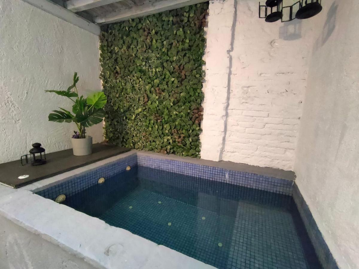 Pequeno Alojamiento Con Mini Piscina - No Climatizada Apartment Валенсия Екстериор снимка