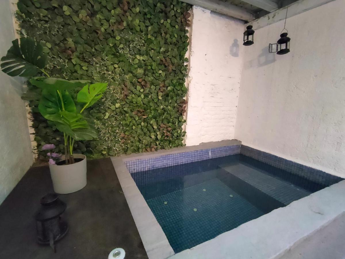 Pequeno Alojamiento Con Mini Piscina - No Climatizada Валенсия Екстериор снимка
