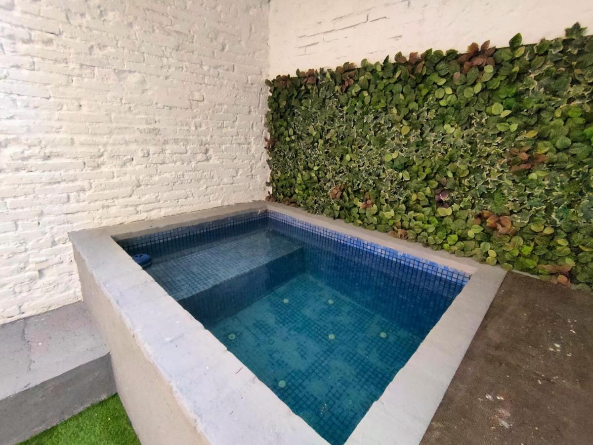 Pequeno Alojamiento Con Mini Piscina - No Climatizada Валенсия Екстериор снимка